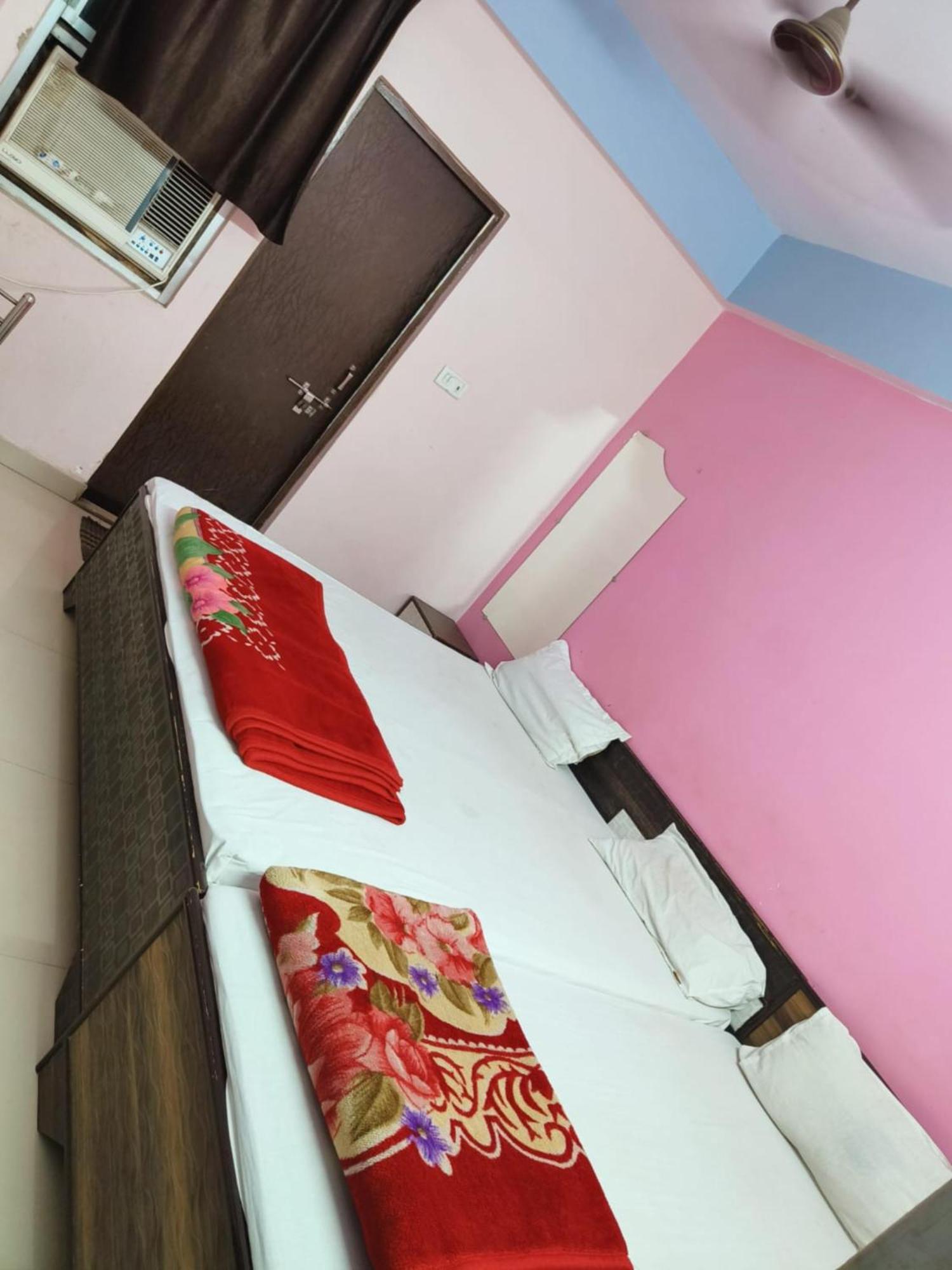 Goroomgo The Shivay Guest House Inn Varanasi Exterior photo